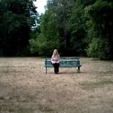 Glckliche Single-Frau im Park
